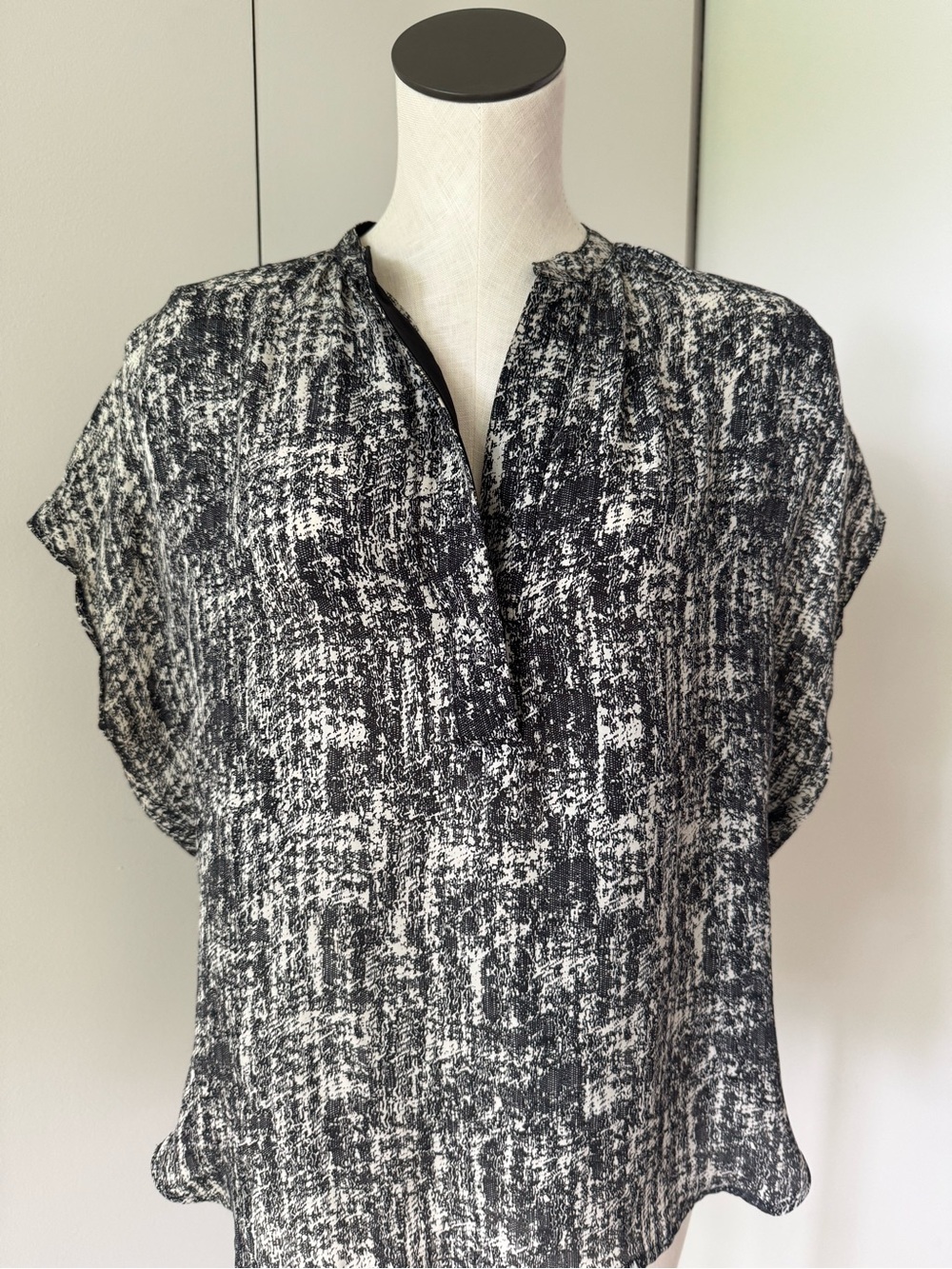 Vince Silk Top w placket and Single Button- M